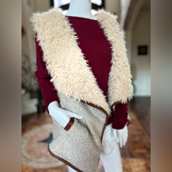 Anthropologie Love Tree Shearling Sherpa Faux Fur Vest - Monogrammed BAS - Picture 1 of 6